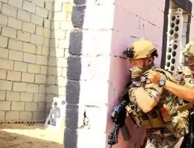 Μάχιμος ο βασιλιάς της Ιορδανίας- Συμμετέχει σε άσκηση με πραγματικά πυρά (βίντεο)